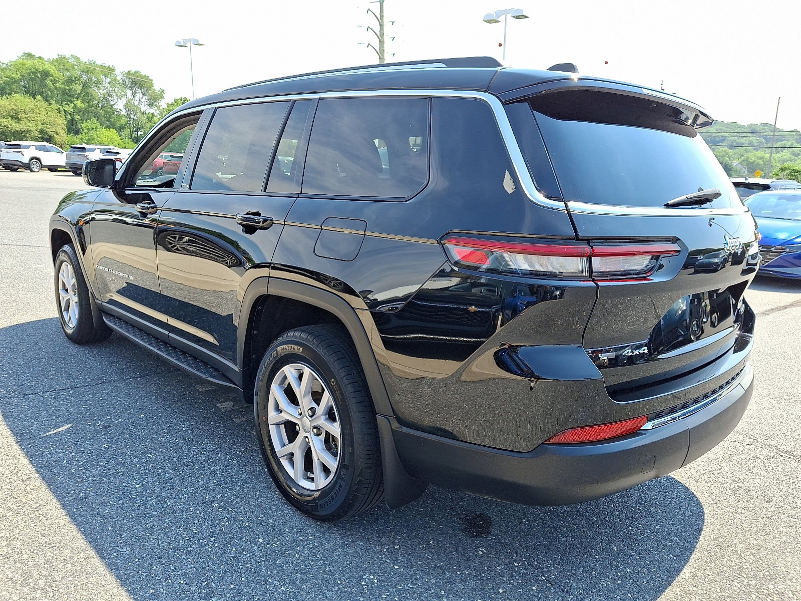 Used 2022 Jeep Grand Cherokee L Limited AWD/4WD image 5