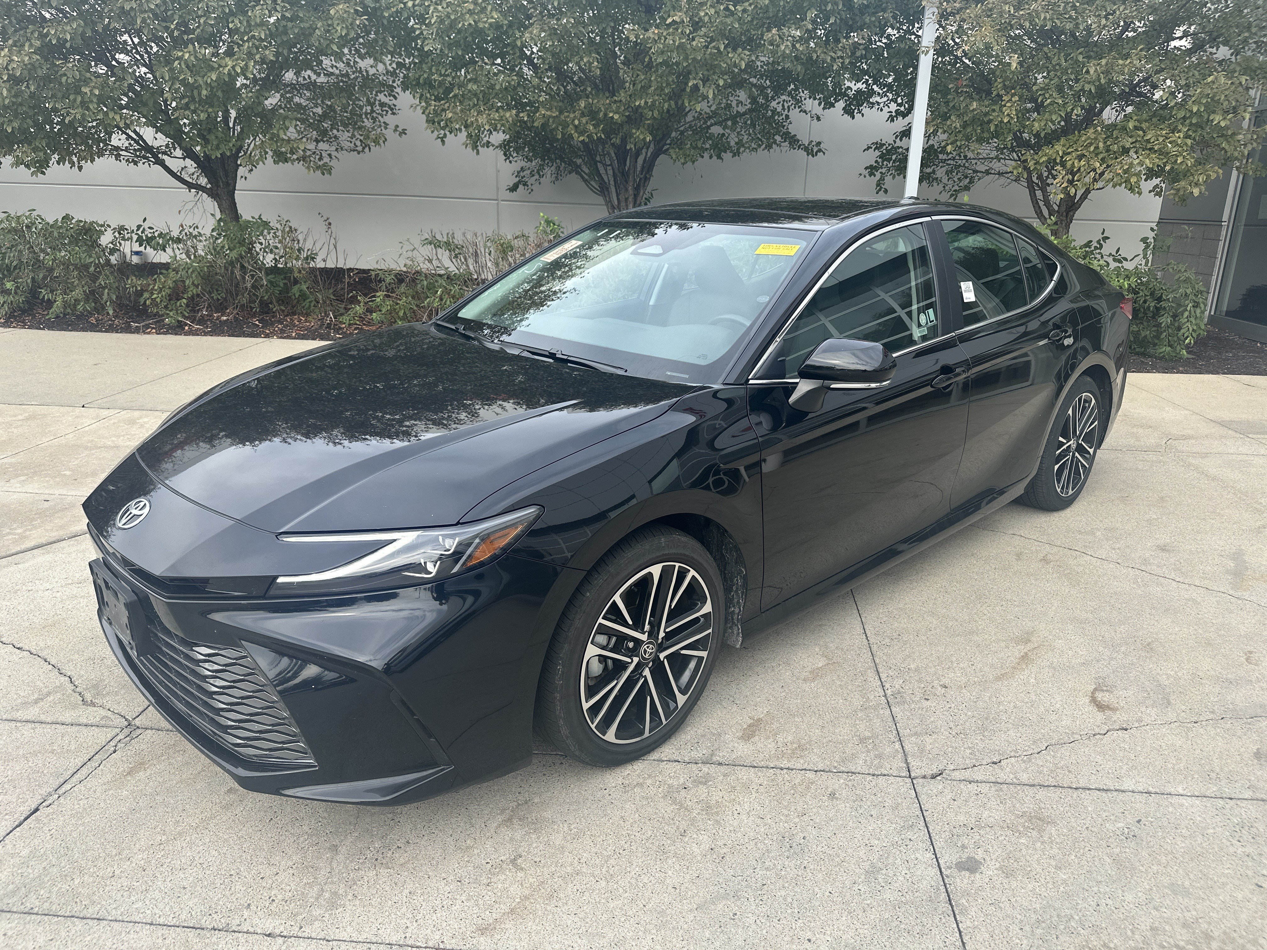 Used 2026 Toyota Camry XLE FWD image 3