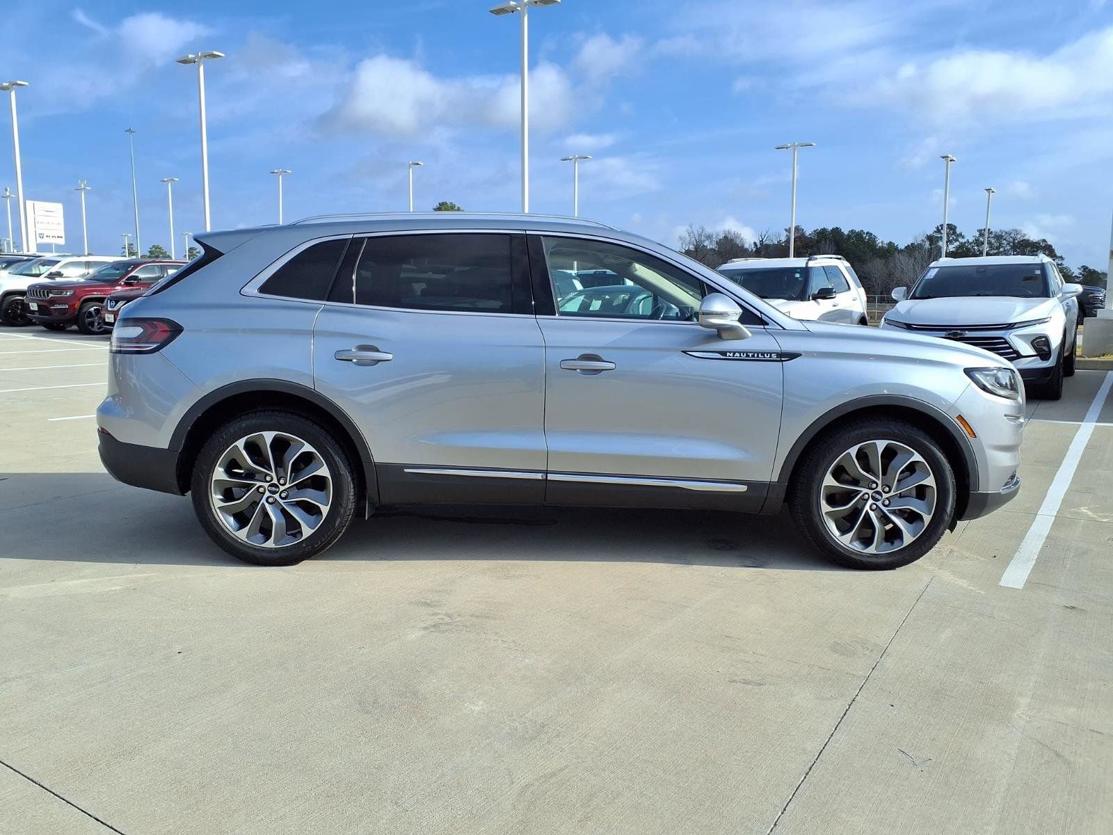 Used 2022 Lincoln Nautilus Reserve w/ Luxury Package image 5