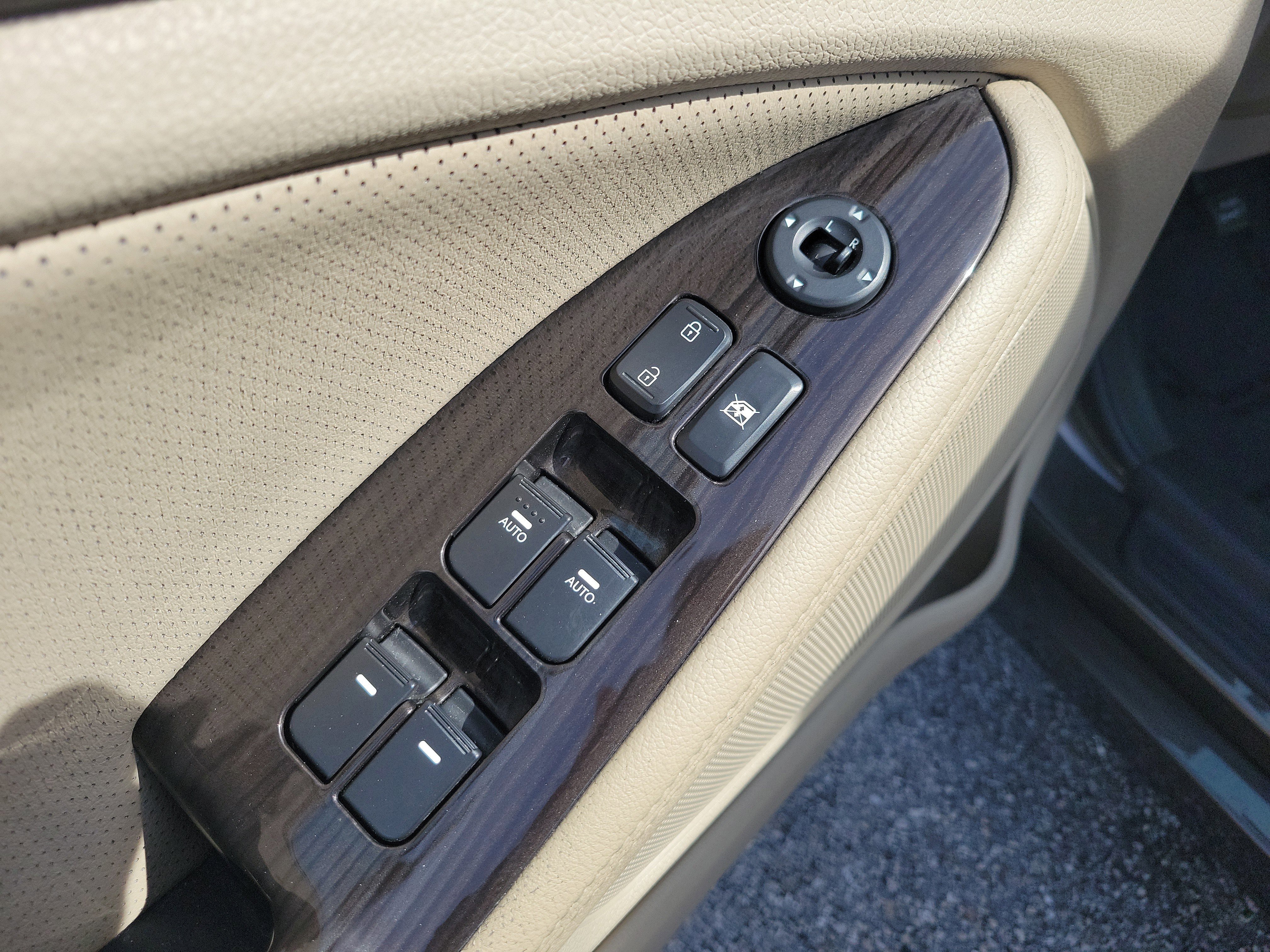 Used 2012 Kia Optima EX image 19