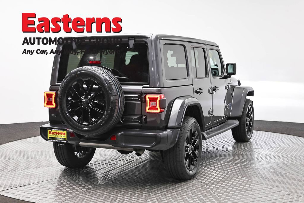 Used 2025 Jeep Wrangler Unlimited Sahara AWD/4WD image 5