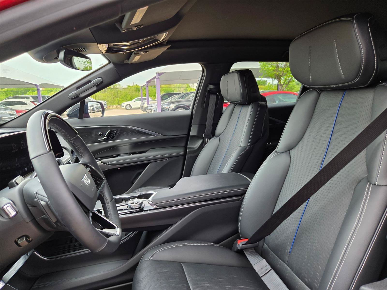 New 2026 Cadillac Lyriq Luxury w/ LPO, Floor Liner Package AWD/4WD image 28