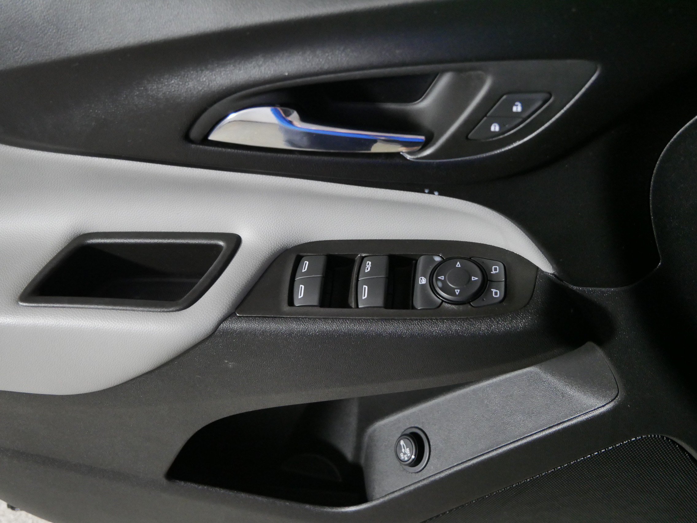 Used 2023 Chevrolet Equinox LT AWD/4WD image 19