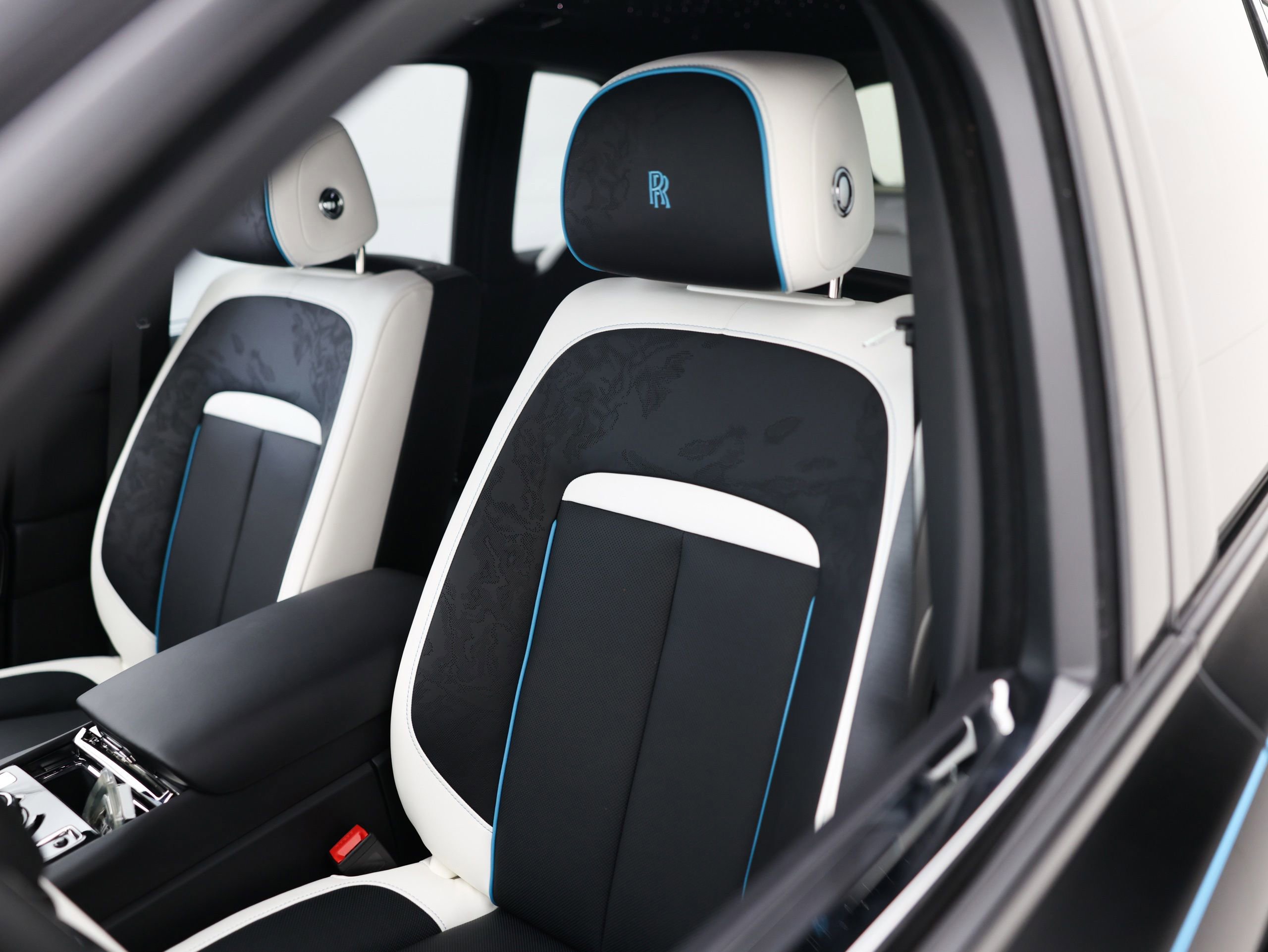 New 2027 Rolls-Royce Cullinan Black Badge AWD/4WD image 2