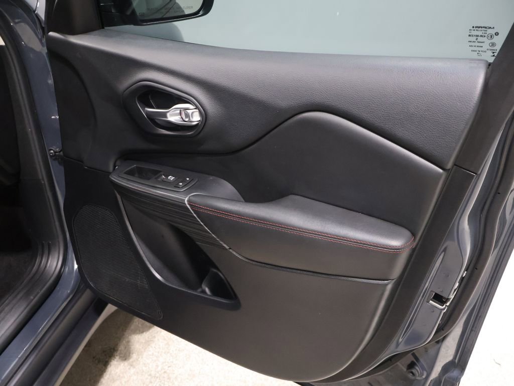 Used 2017 Jeep Cherokee Trailhawk w/ Cold Weather Group image 24