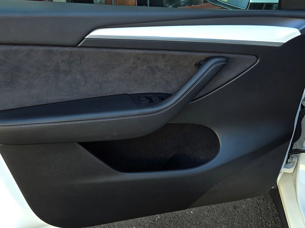 Used 2023 Tesla Model Y Long Range image 10