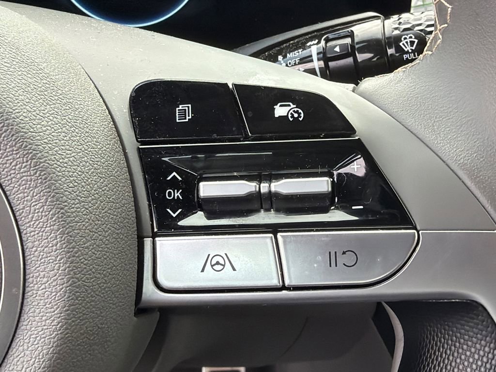 Used 2025 Hyundai Elantra SEL image 26