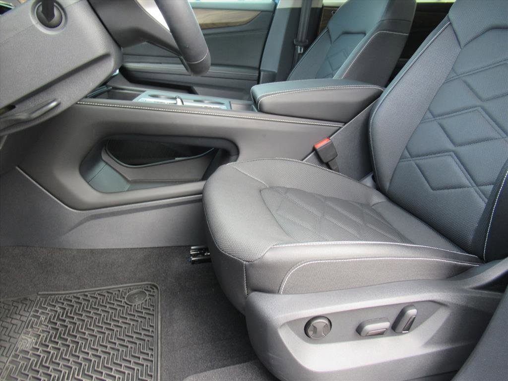 Used 2025 Volkswagen Atlas SE image 16
