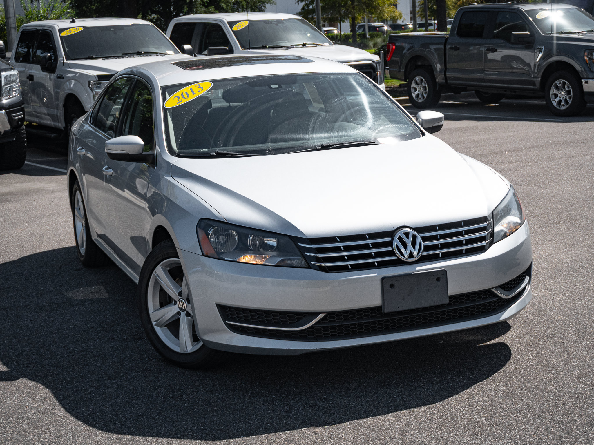 Used 2013 Volkswagen Passat TDI SE FWD image 2
