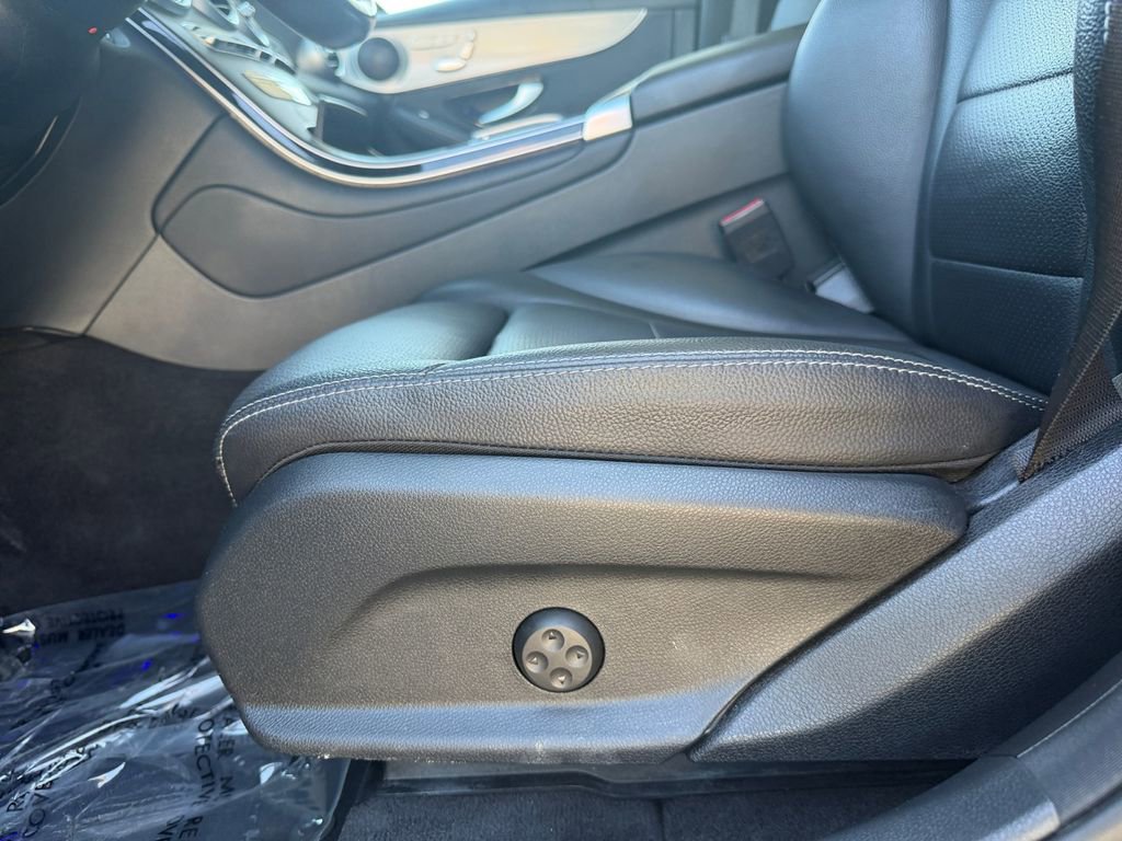 Used 2021 Mercedes-Benz GLC 300 4MATIC w/ Premium Package image 24