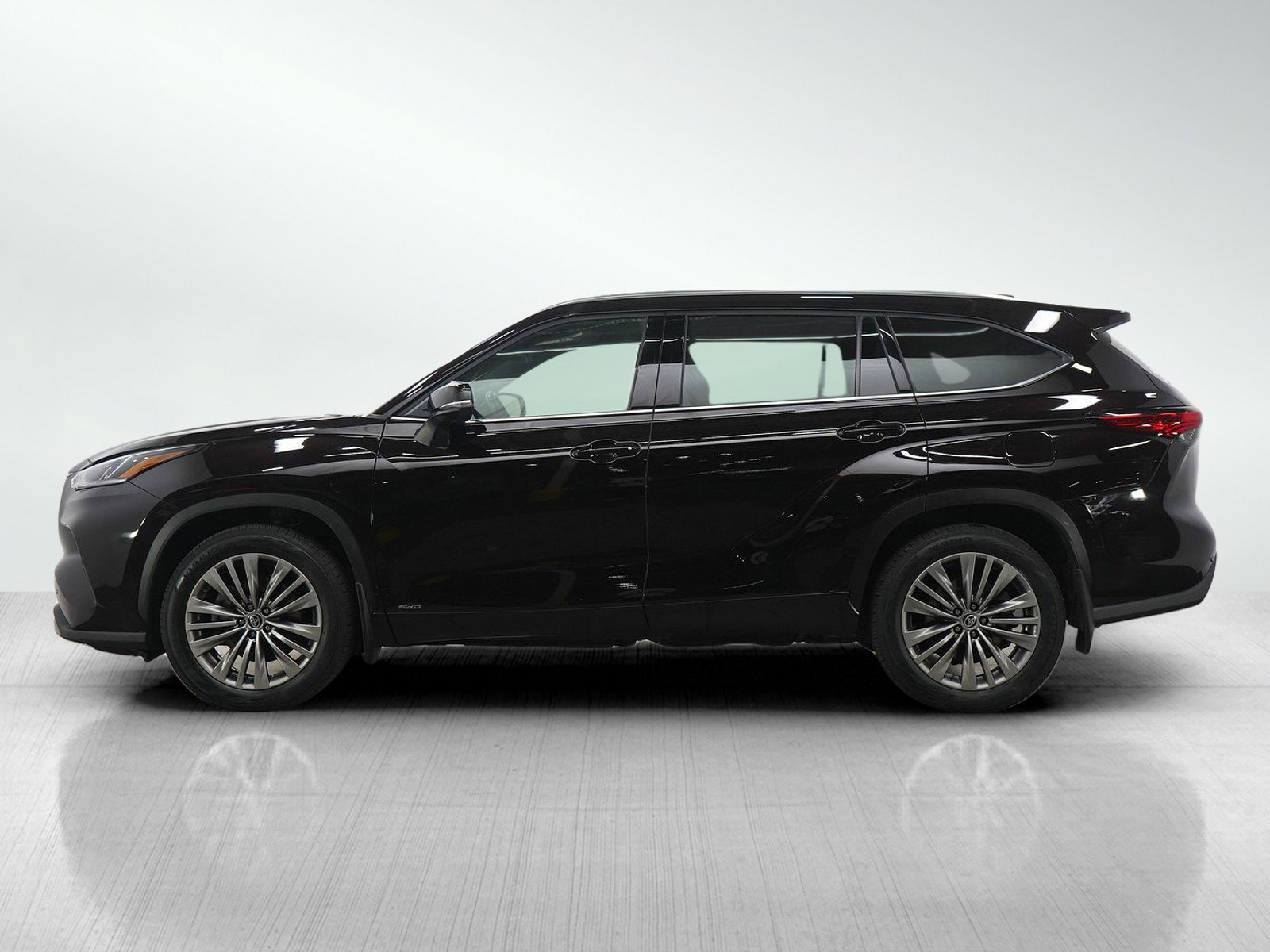 Used 2022 Toyota Highlander Platinum image 2