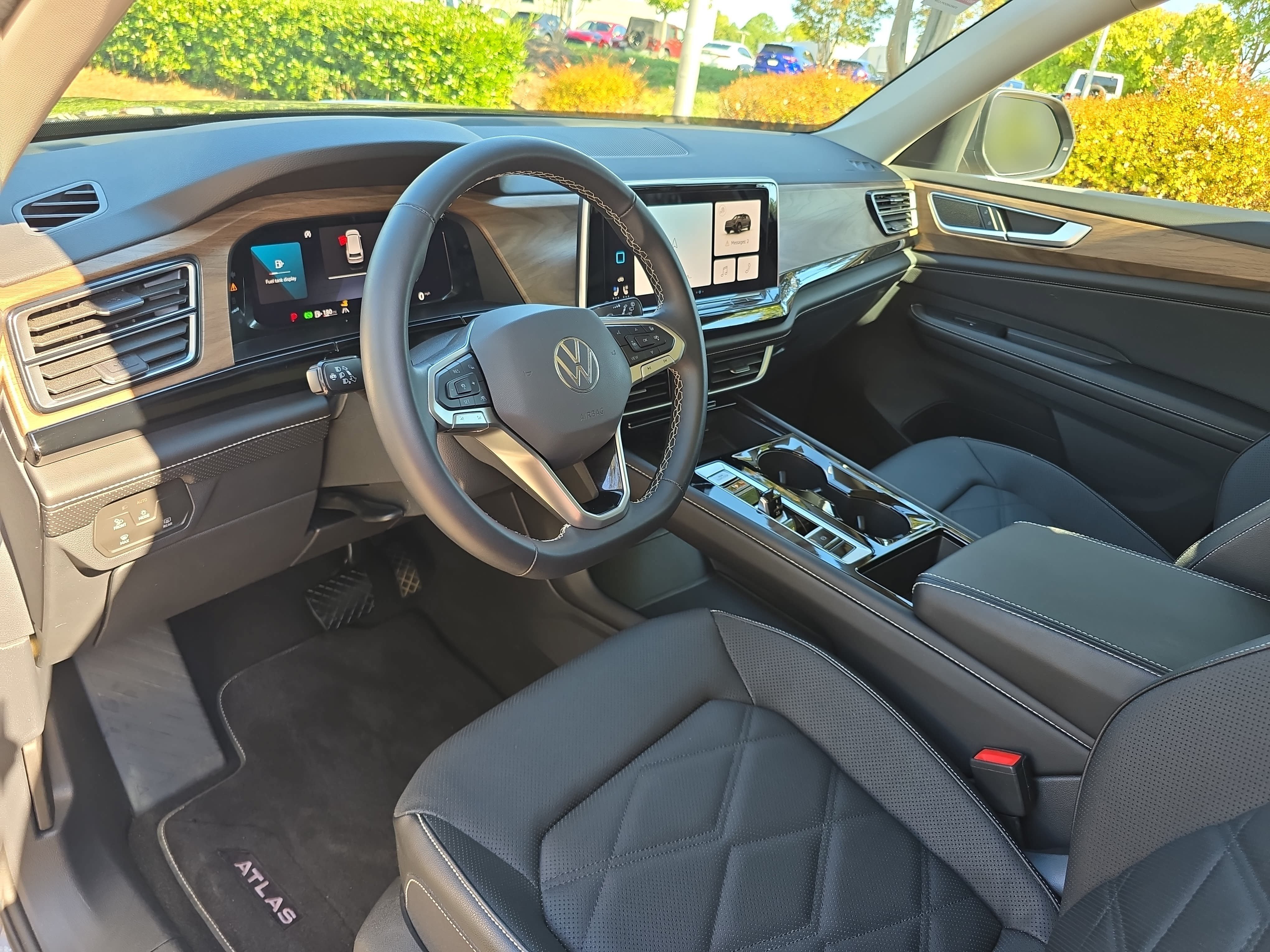 Used 2024 Volkswagen Atlas SE AWD/4WD image 17