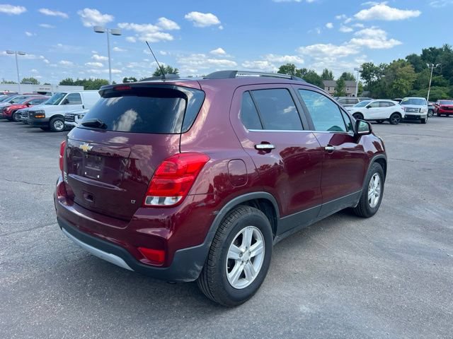 Used 2017 Chevrolet Trax LT w/ Sun & Sound Package FWD image 5