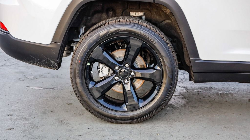 New 2025 Jeep Grand Cherokee Limited w/ Black Appearance Package image 12