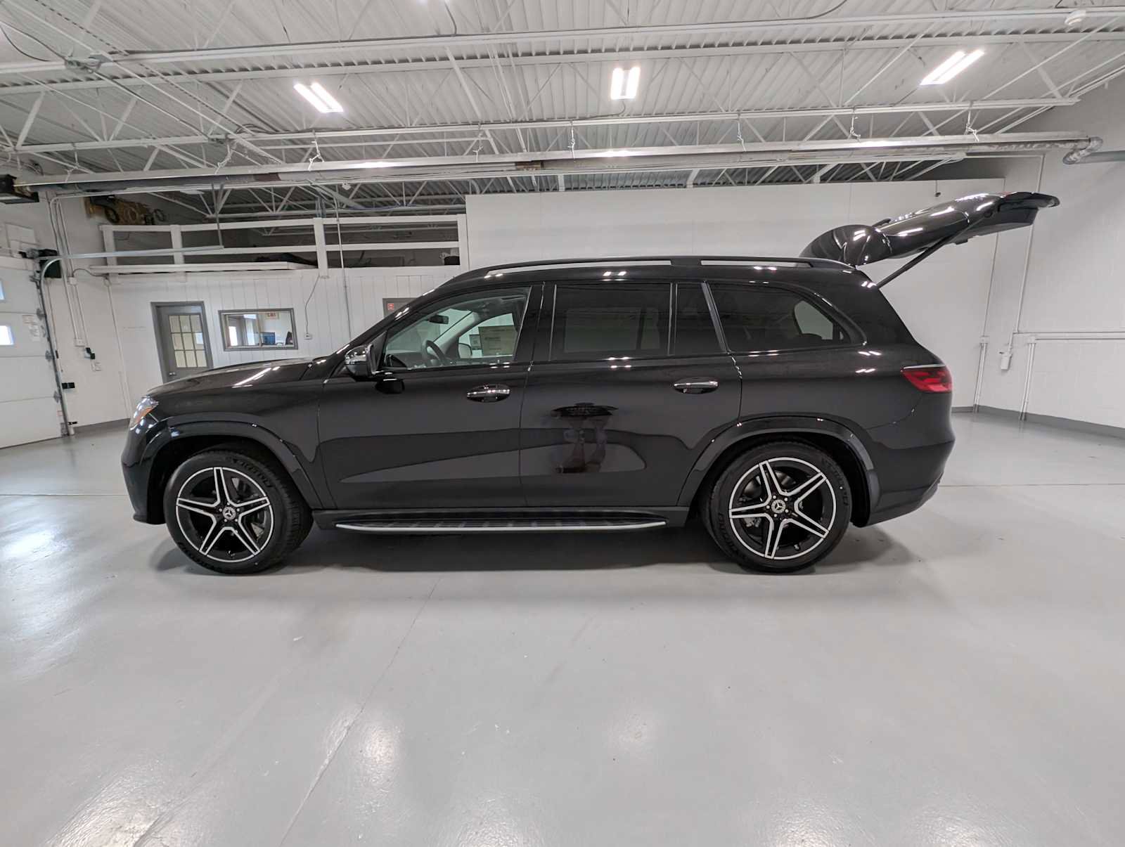 New 2026 Mercedes-Benz GLS 450 4MATIC image 9
