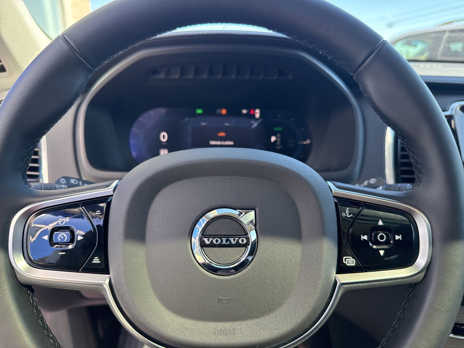 Used 2025 Volvo XC90 T8 Ultra w/ Protection Package Premier image 28