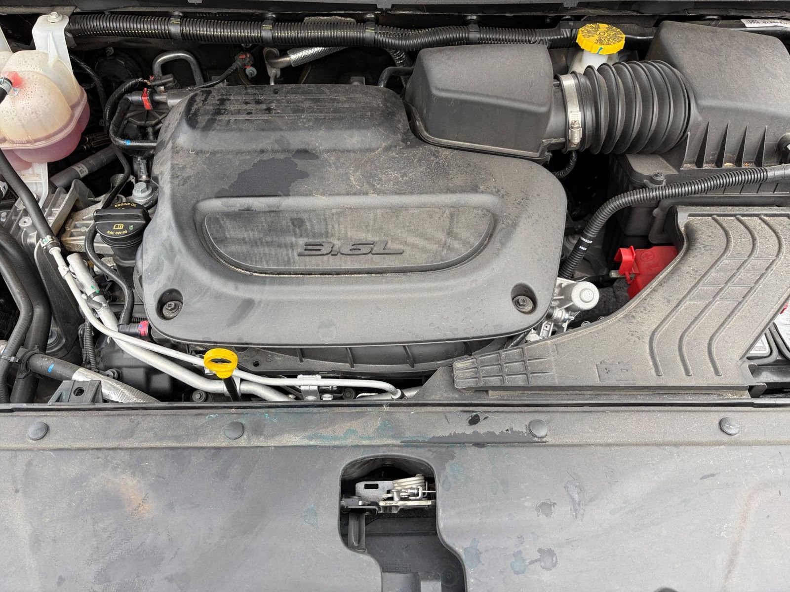 Used 2025 Chrysler Pacifica Limited image 36