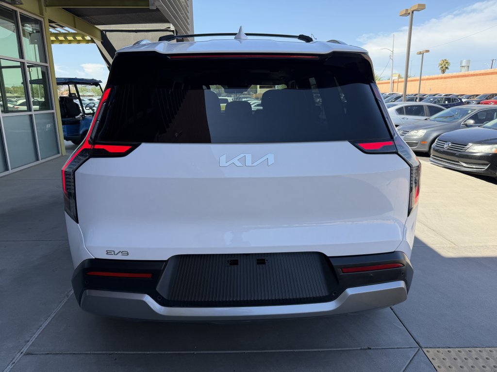 Used 2025 Kia EV9 Wind AWD/4WD image 13