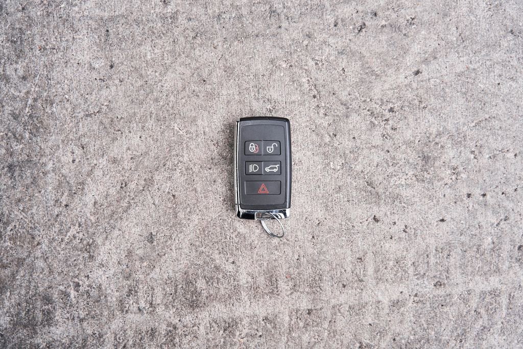 Used 2025 Land Rover Range Rover SE AWD/4WD image 76