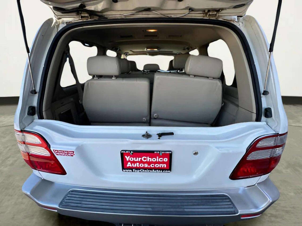 Used 2004 Toyota Land Cruiser image 20