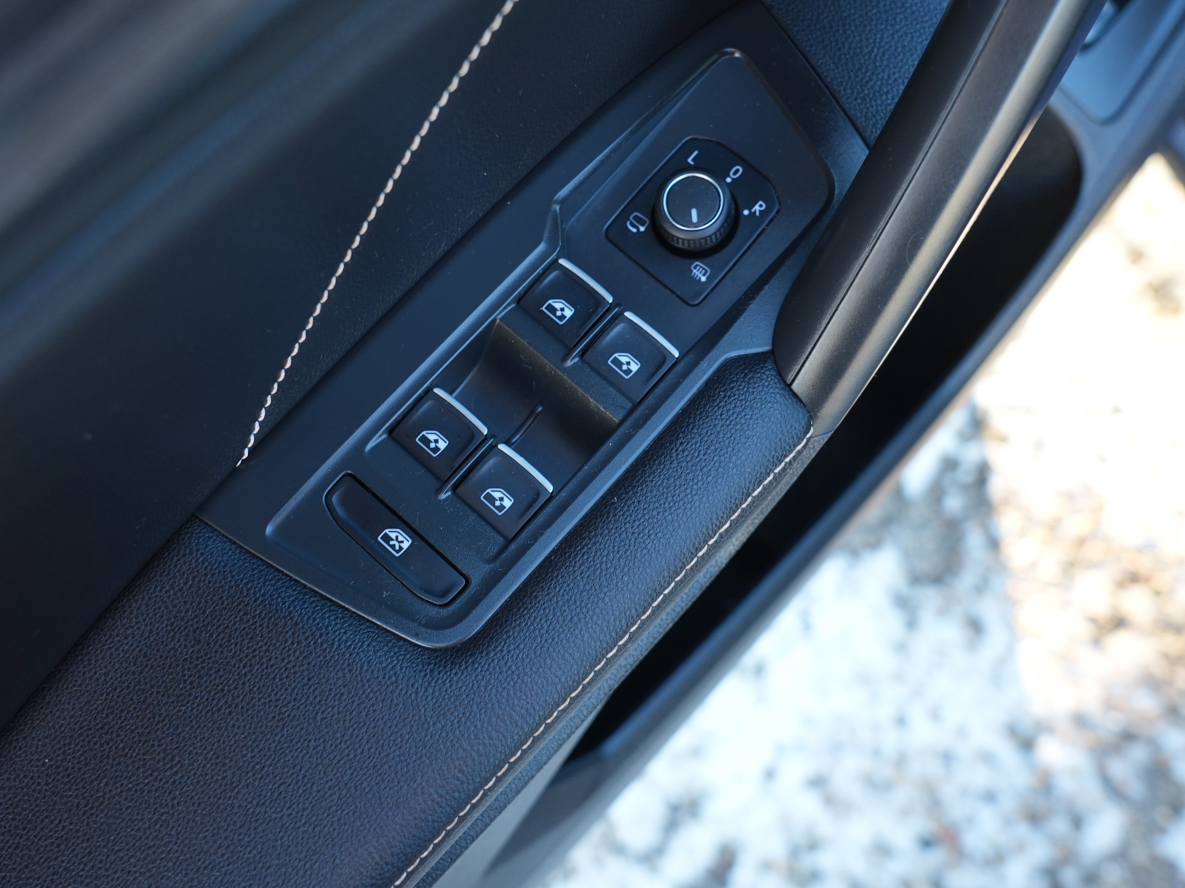 Used 2023 Volkswagen Tiguan SEL R-Line image 19