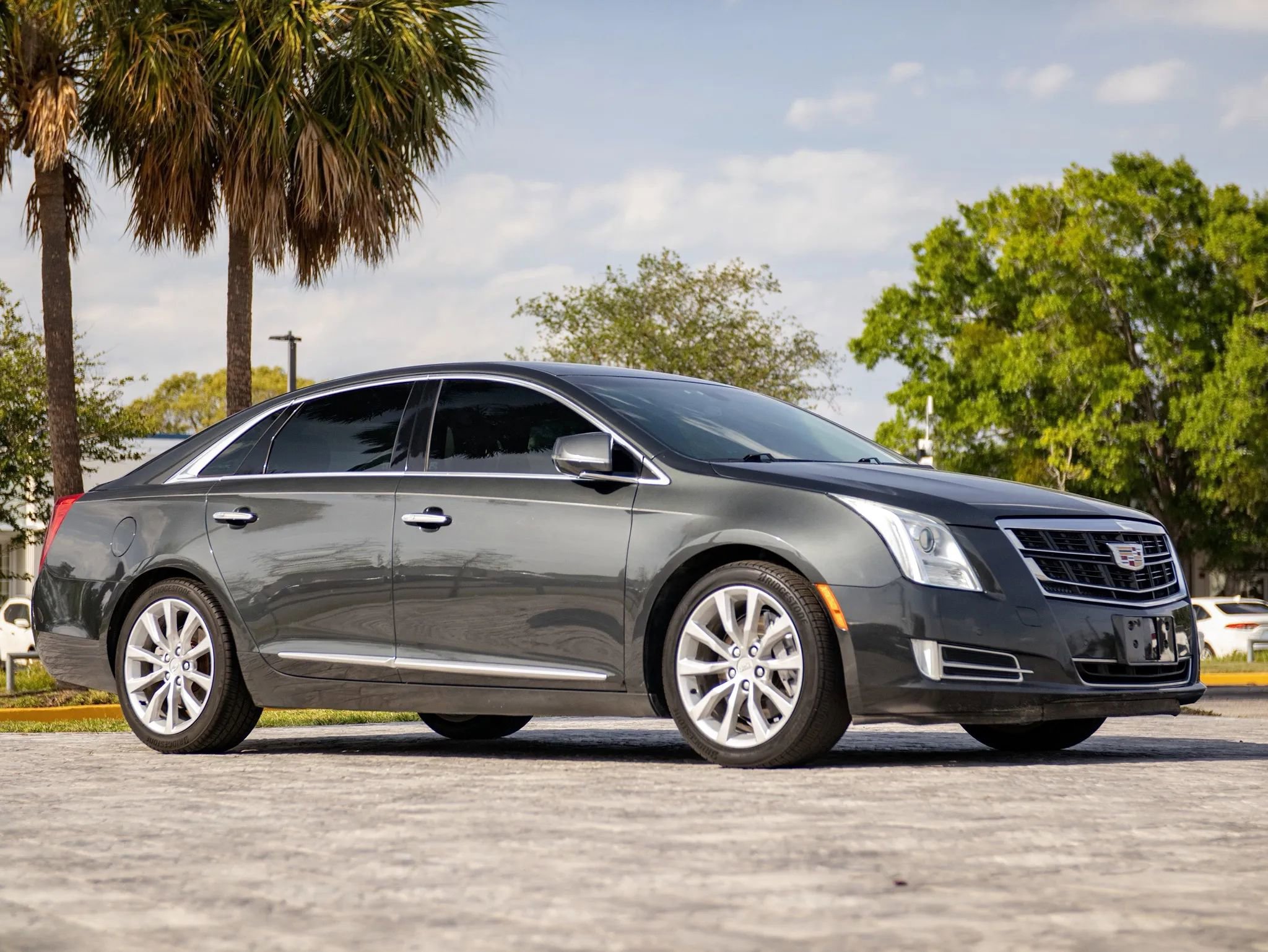 Used 2016 Cadillac XTS Luxury AWD/4WD image 2