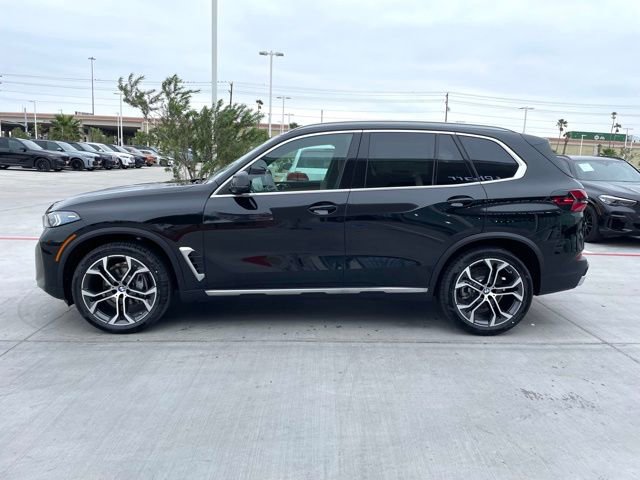 New 2026 BMW X5 xDrive40i w/ Premium Package AWD/4WD image 3