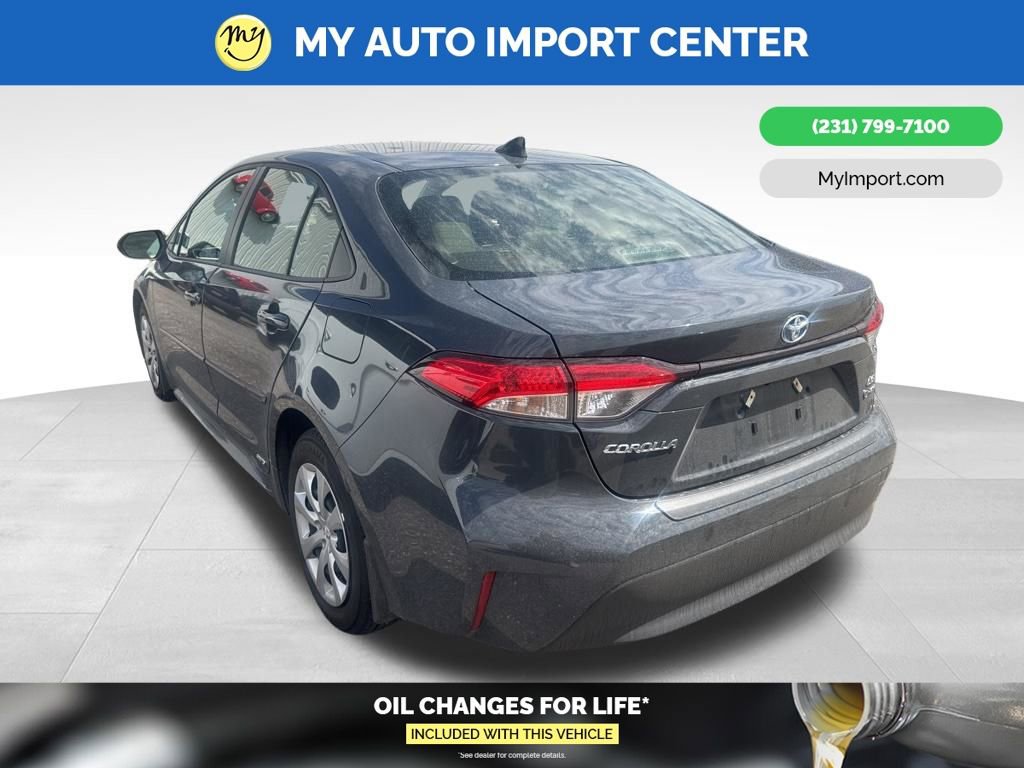 Used 2025 Toyota Corolla LE AWD/4WD image 4