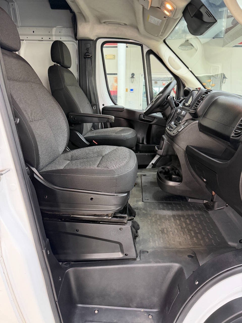 Used 2025 RAM ProMaster 2500 w/ Convenience Group FWD image 14