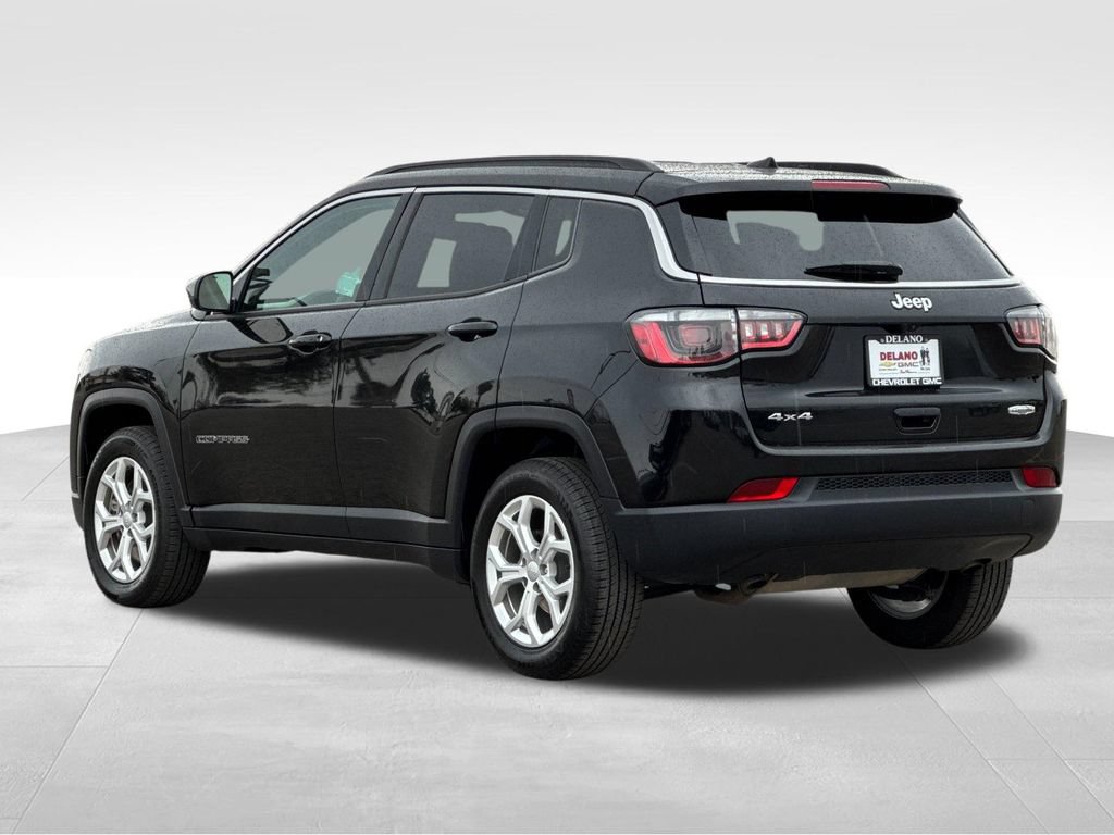 Used 2024 Jeep Compass Latitude AWD/4WD image 3