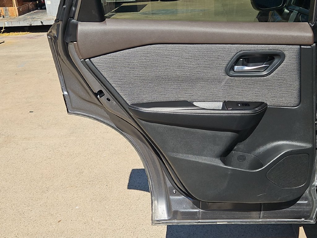 Used 2023 Nissan Rogue SV FWD image 18