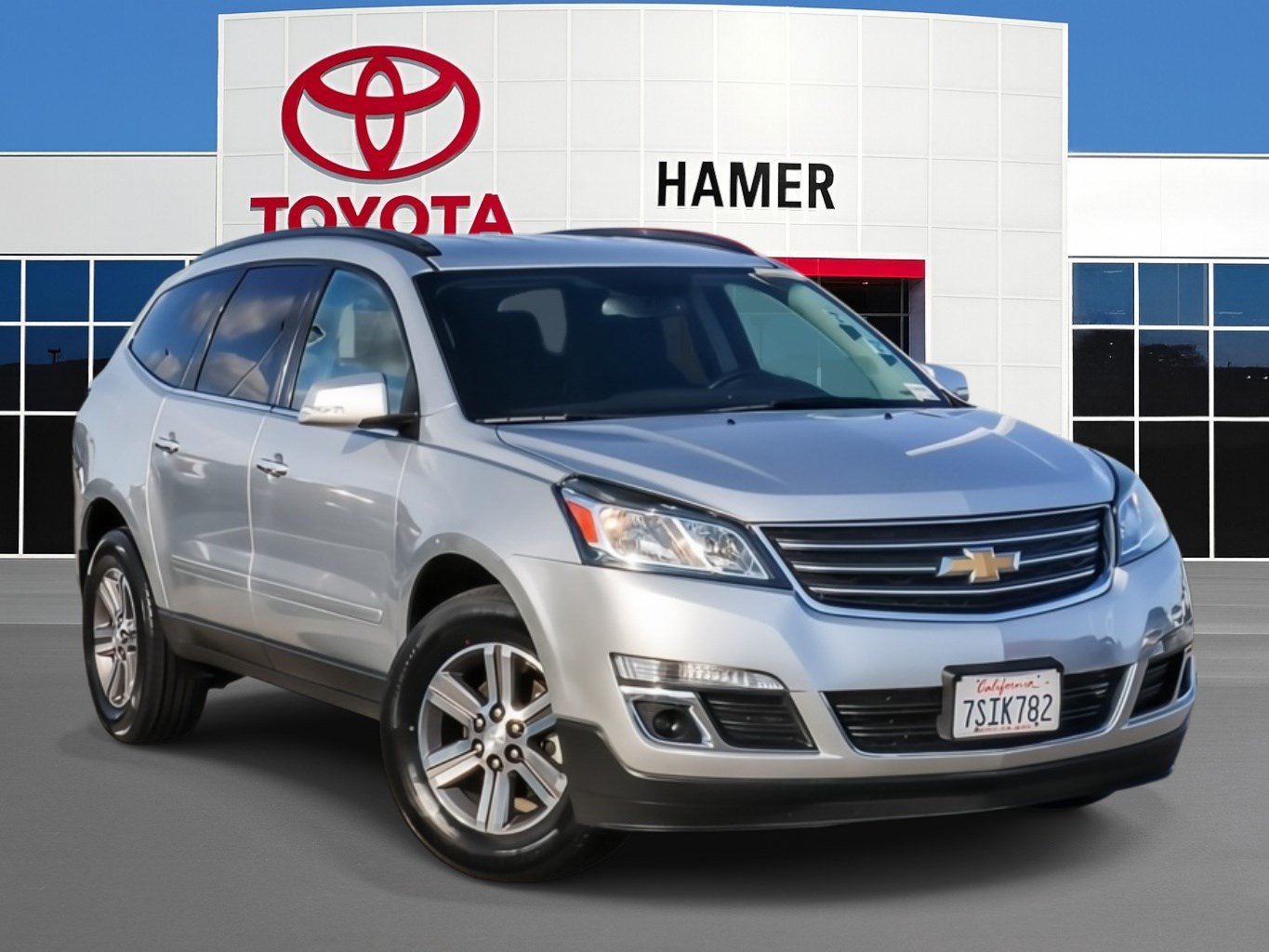 Used 2016 Chevrolet Traverse LT FWD image 1