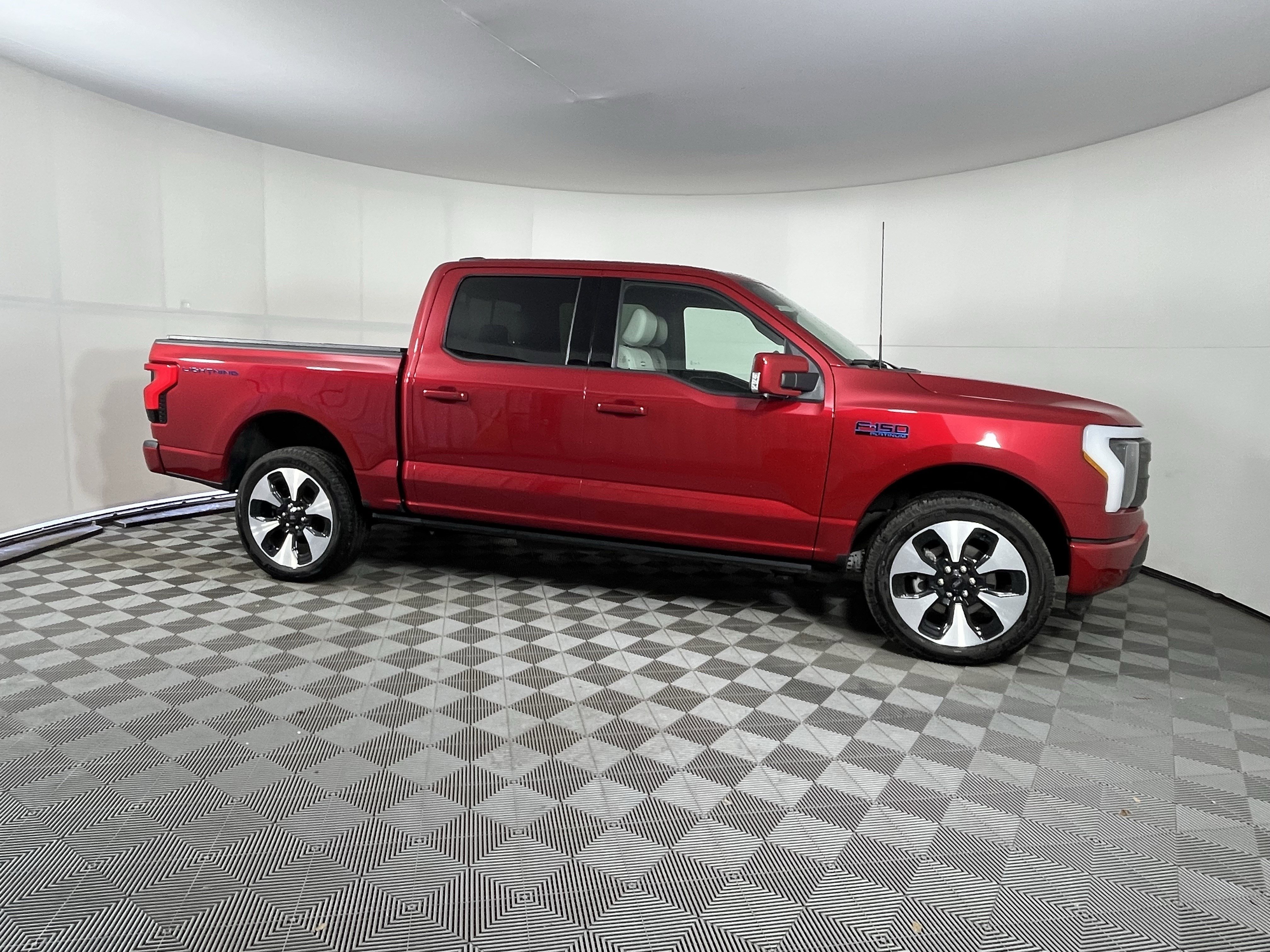 Used 2025 Ford F150 Lightning Platinum image 5