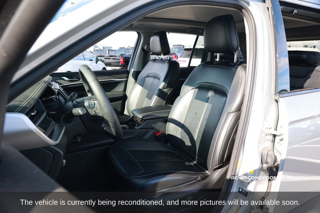 Used 2022 Jeep Grand Cherokee Limited 4xe w/ Luxury Tech Group II AWD/4WD image 11