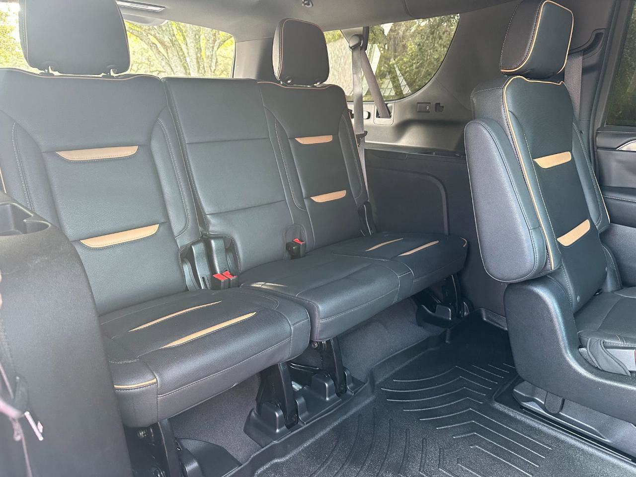 Used 2023 GMC Yukon XL AT4 image 31