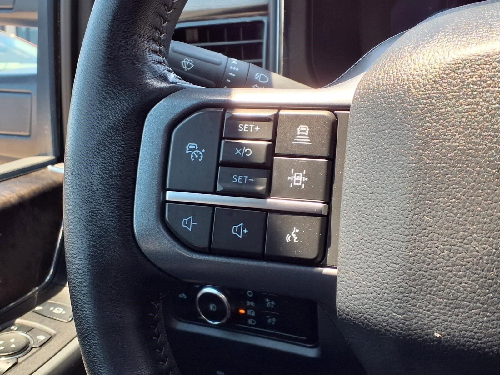 Used 2023 Ford F250 Lariat w/ Lariat Ultimate Package AWD/4WD image 22
