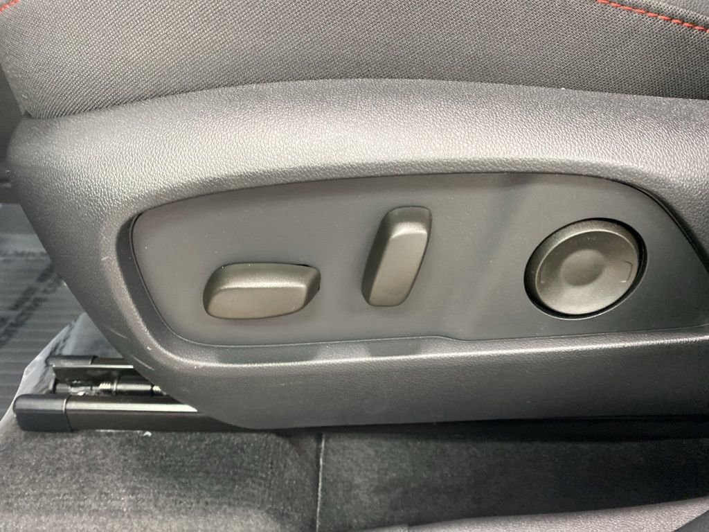 New 2026 Chevrolet Equinox RS w/ Convenience Package III AWD/4WD image 32