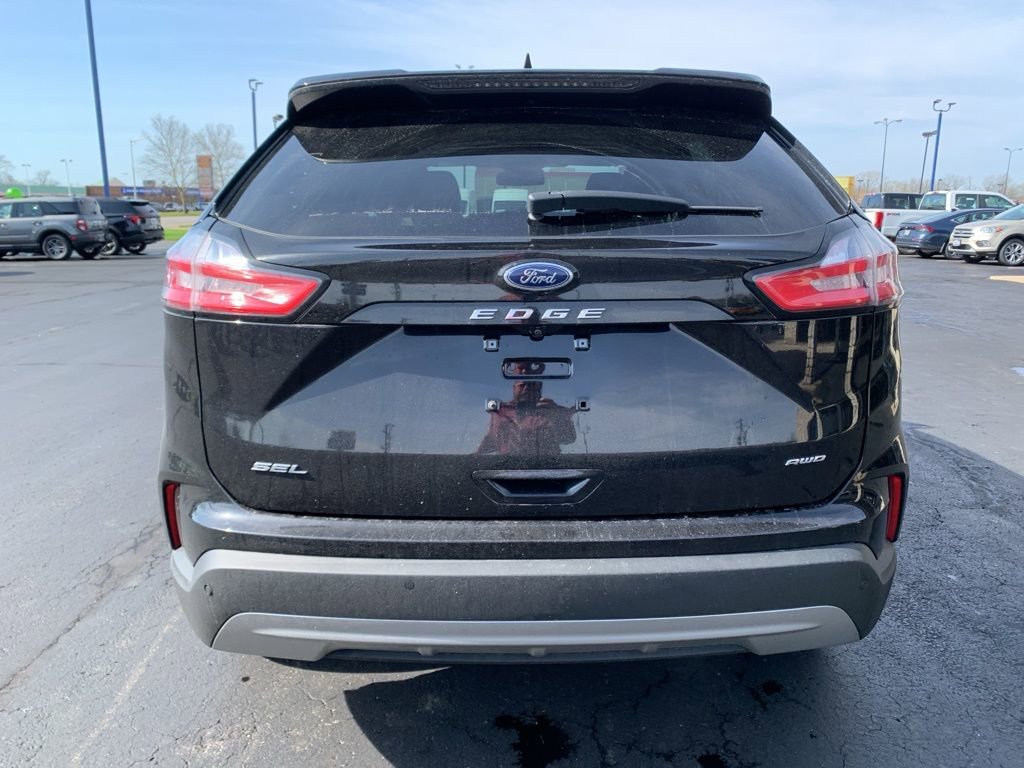 Used 2022 Ford Edge SEL w/ Convenience Package image 4