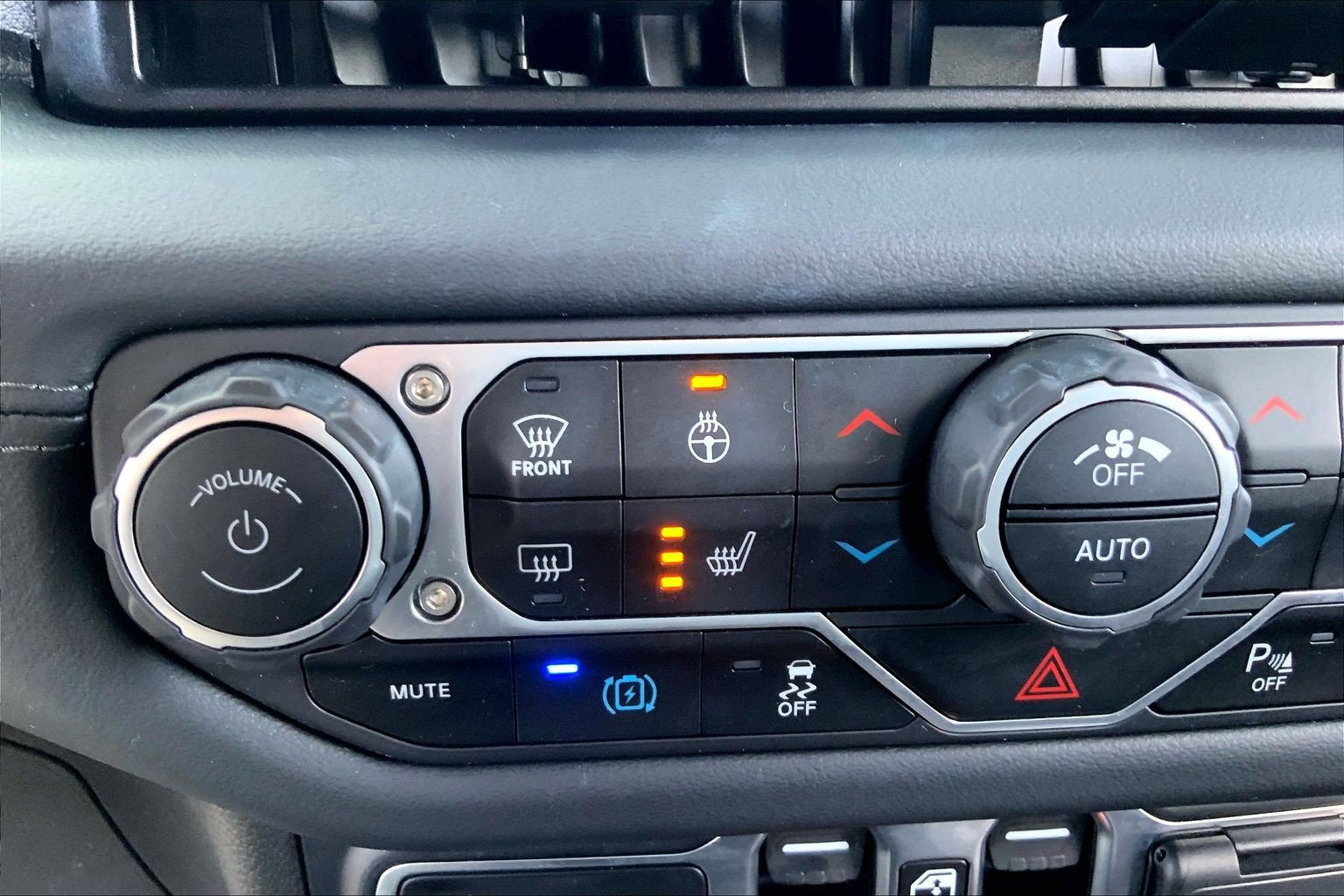 Certified 2024 Jeep Wrangler Unlimited Sahara w/ Technology Group AWD/4WD image 34