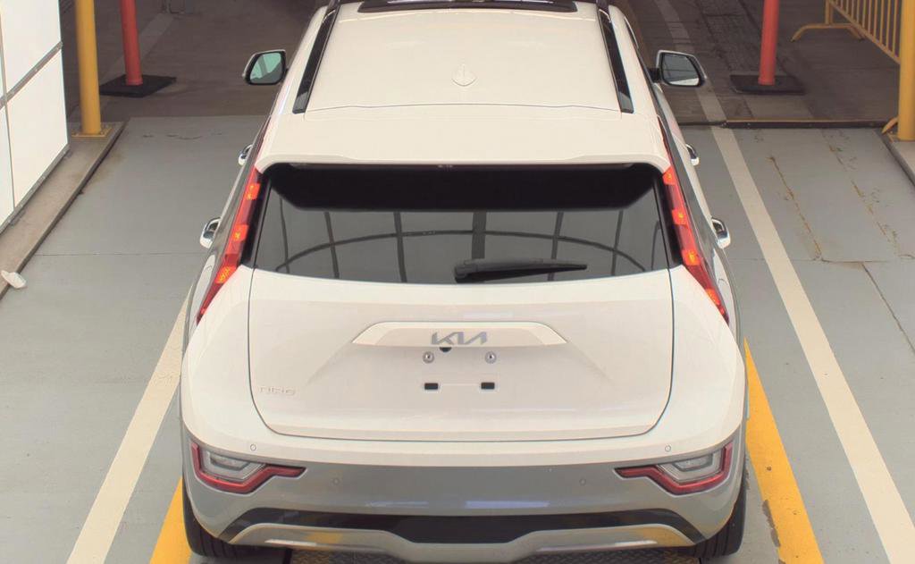 Certified 2023 Kia Niro Wave w/ Wave Preserve Package FWD image 5