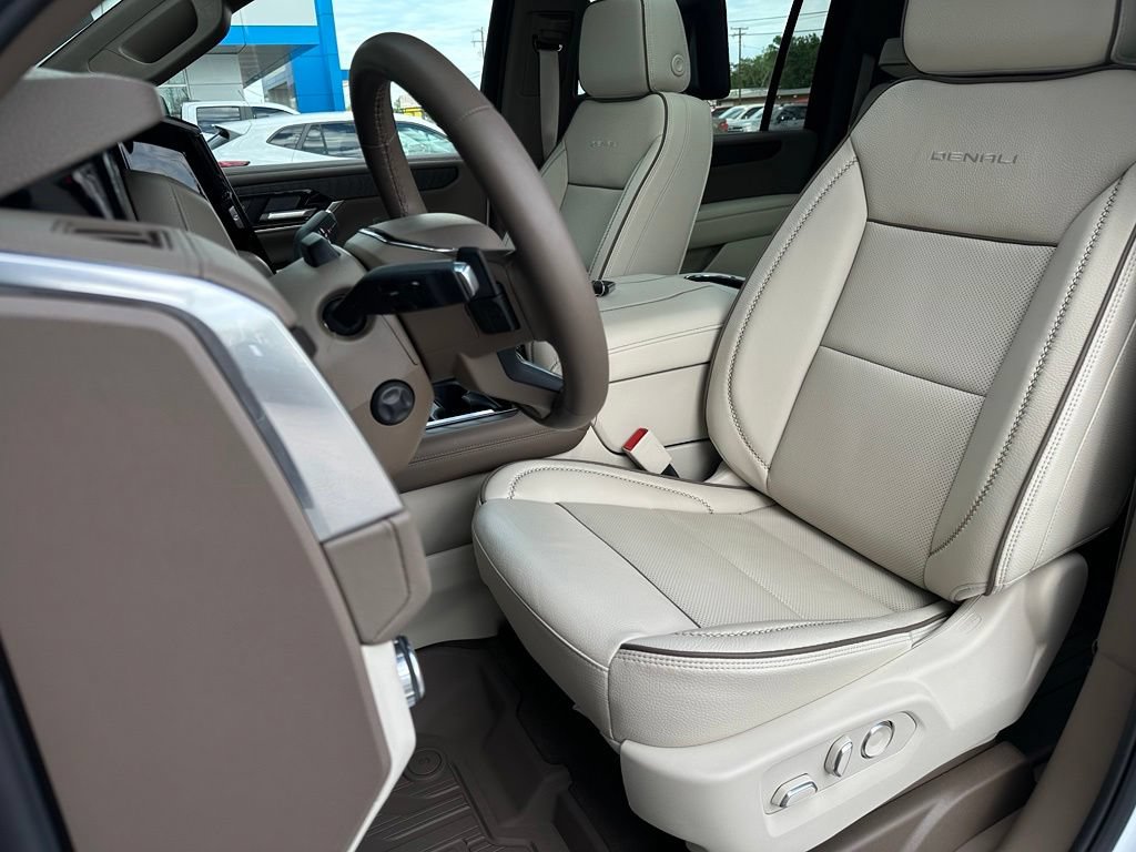 New 2026 GMC Yukon XL Denali w/ Denali Reserve Package AWD/4WD image 13