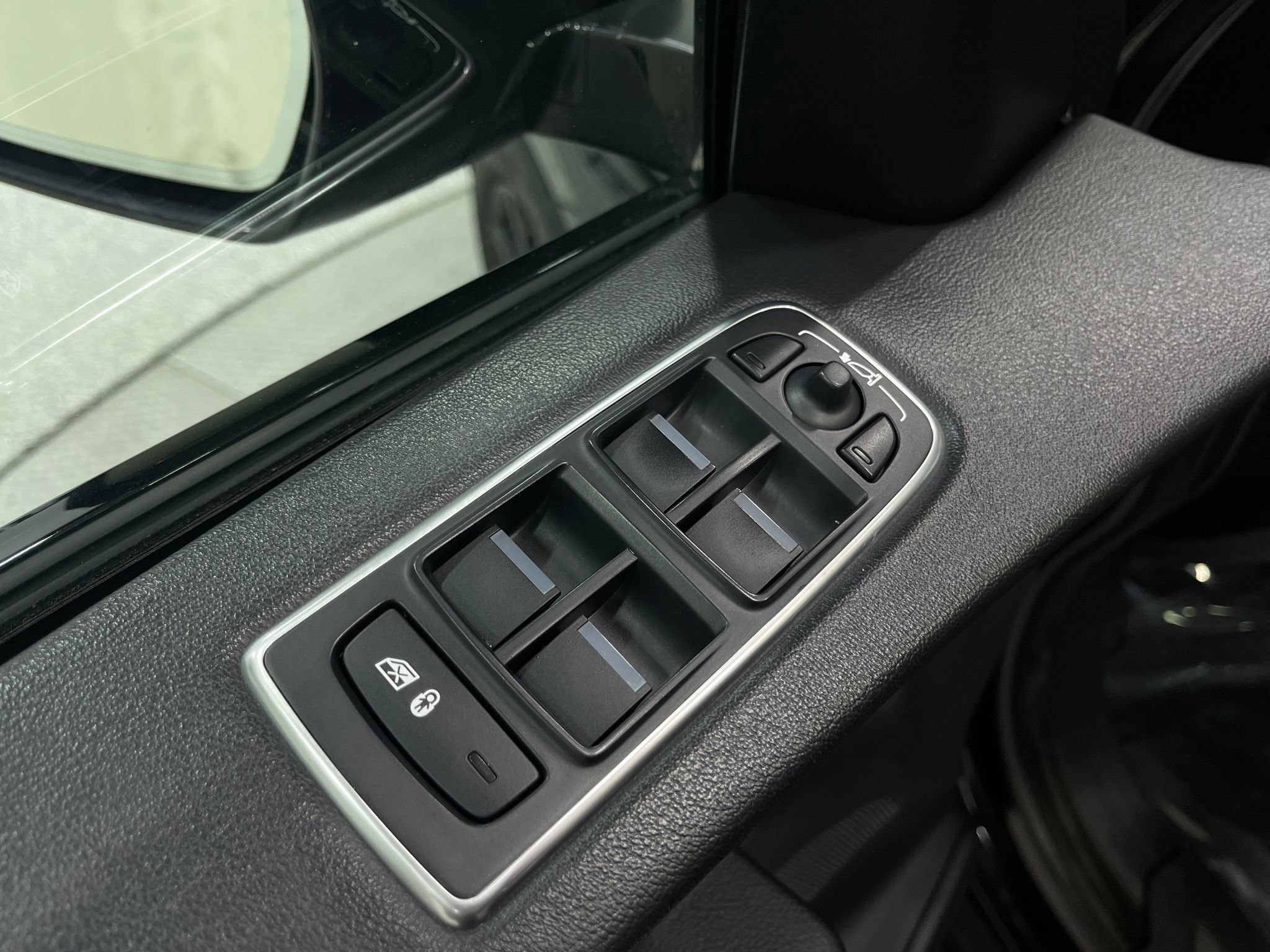 Used 2019 Jaguar F-PACE Prestige image 16