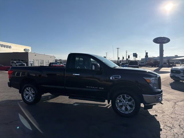 Used 2017 Nissan Titan SV image 5