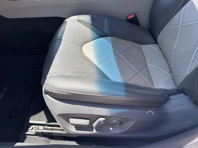 Used 2018 Toyota Camry XLE FWD image 11