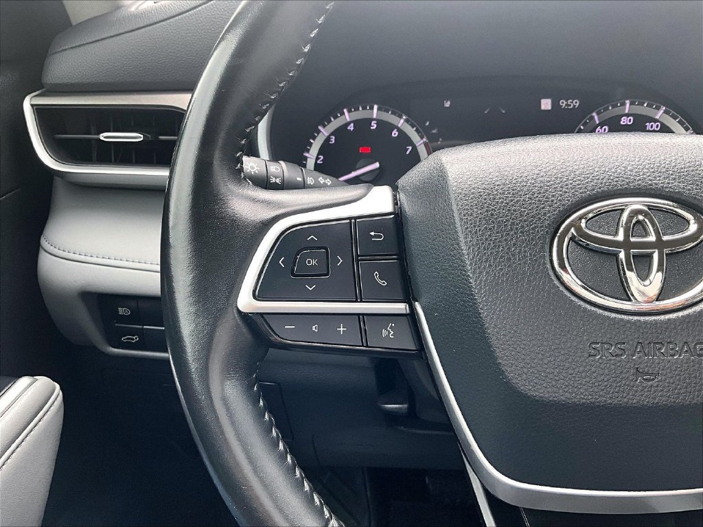 Used 2022 Toyota Highlander XLE FWD image 19