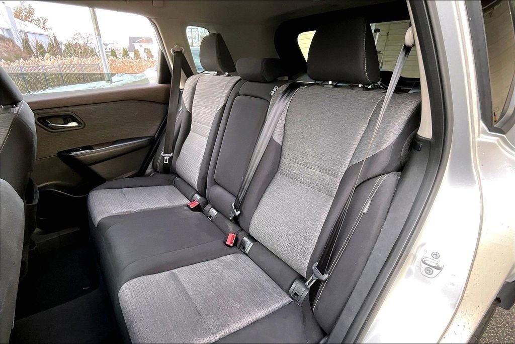 Used 2021 Nissan Rogue SV image 31