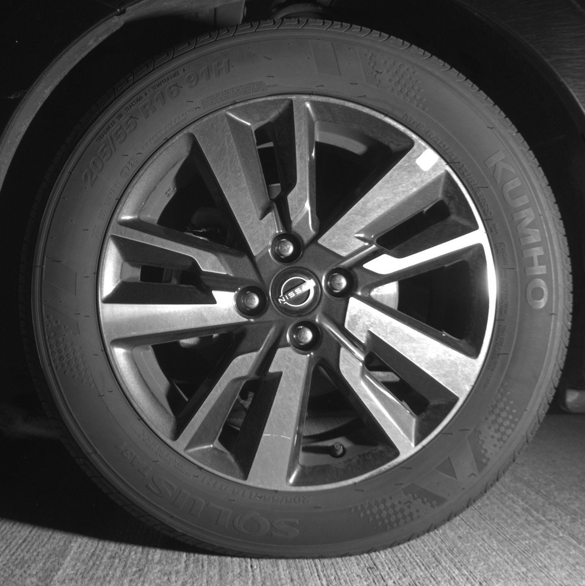 Used 2025 Nissan Versa SV image 12