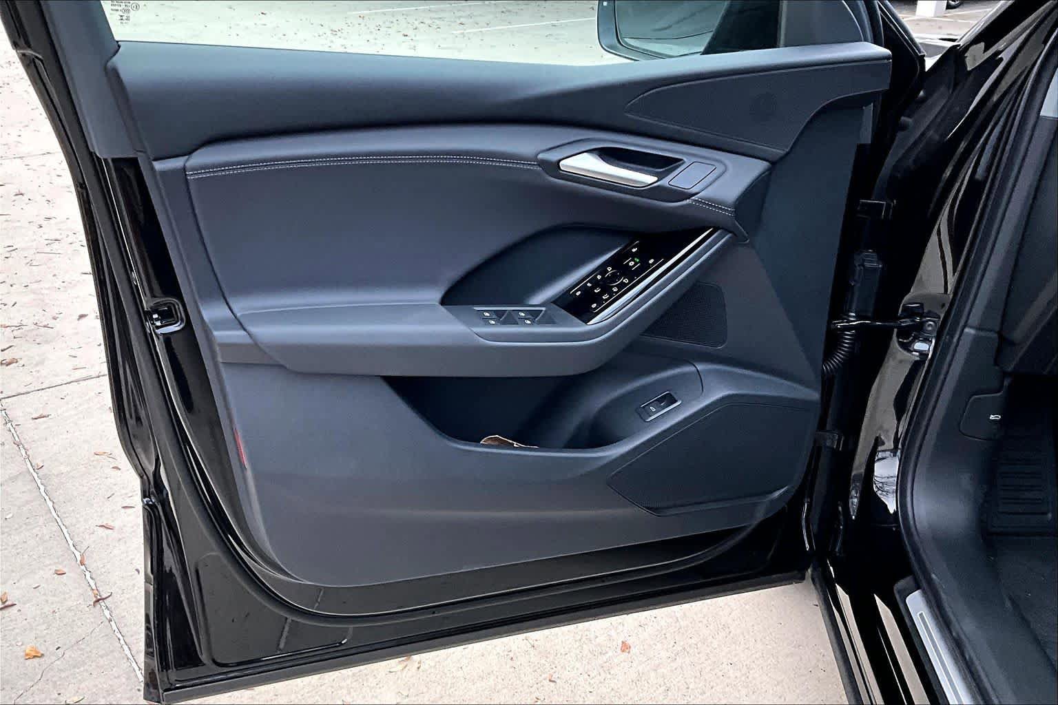 New 2025 Audi Q6 e-tron Premium AWD/4WD image 10