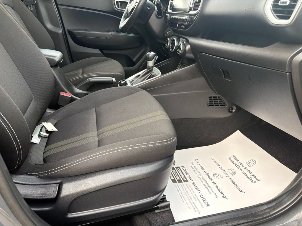 Used 2025 Hyundai Venue SEL FWD image 9