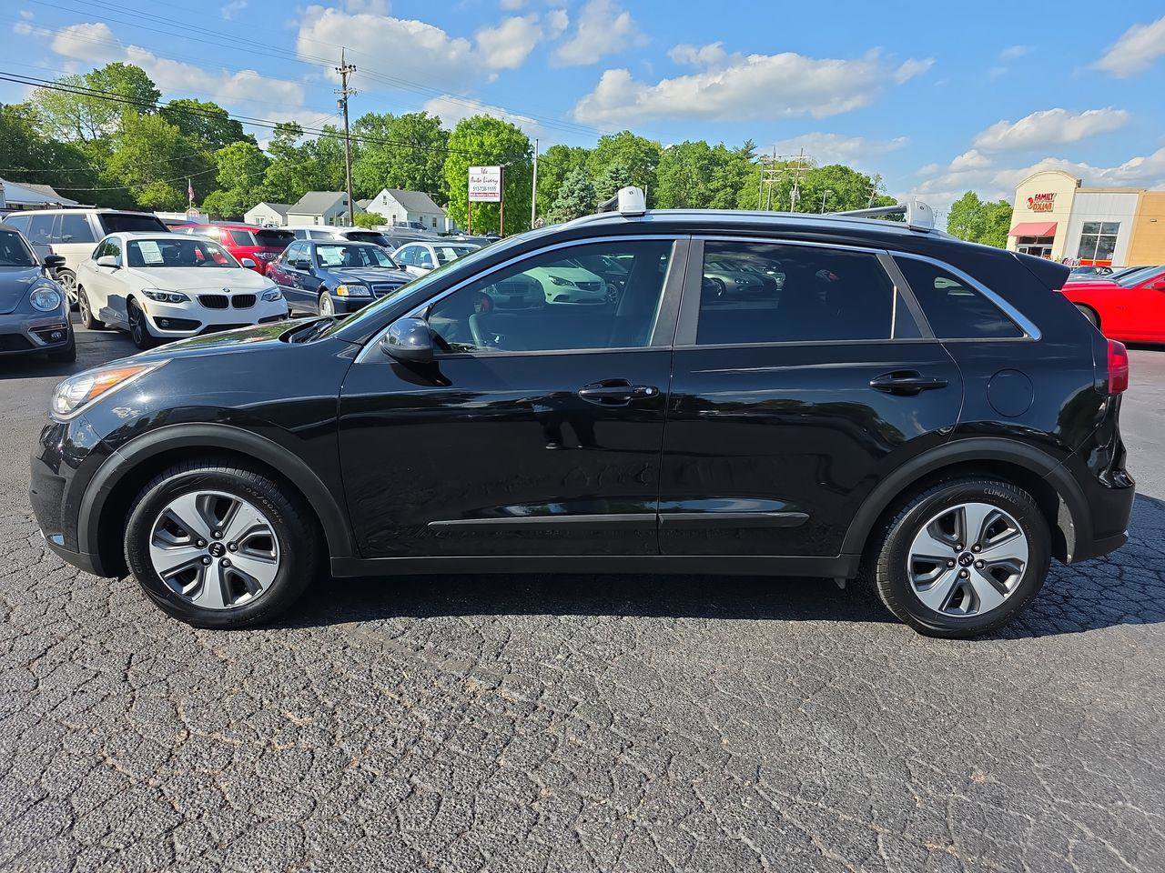 Used 2017 Kia Niro LX FWD image 19